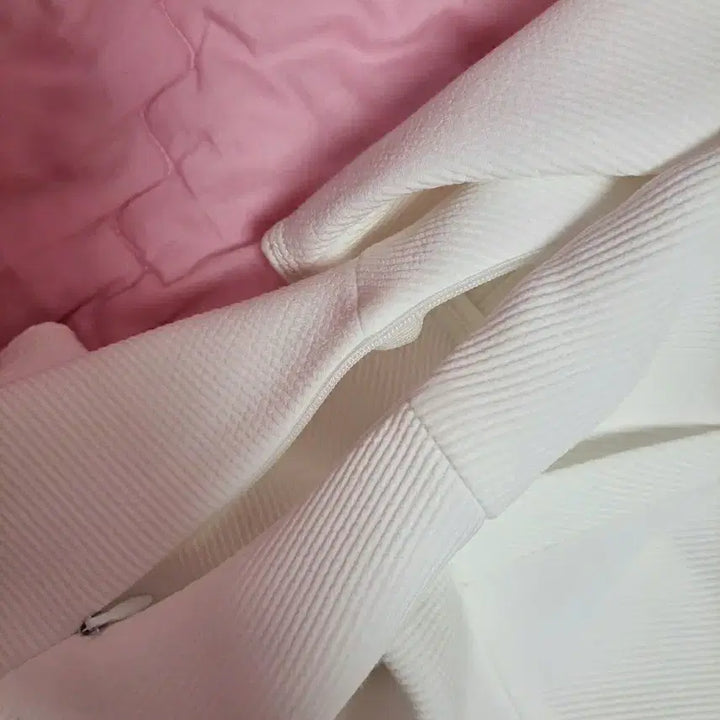 [BUNJANG] Lucky Chouette Ruffle Blouse (Size 36) / 급처상태좋음!럭키슈에뜨 뒷리본 밑단 플레어 러플 블라우스 36사이즈