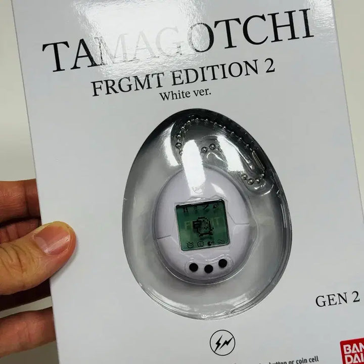 [SOLD OUT] 레어) 프라그먼트 x 반다이 FRGMT 타마고치 에디션 2 화이트