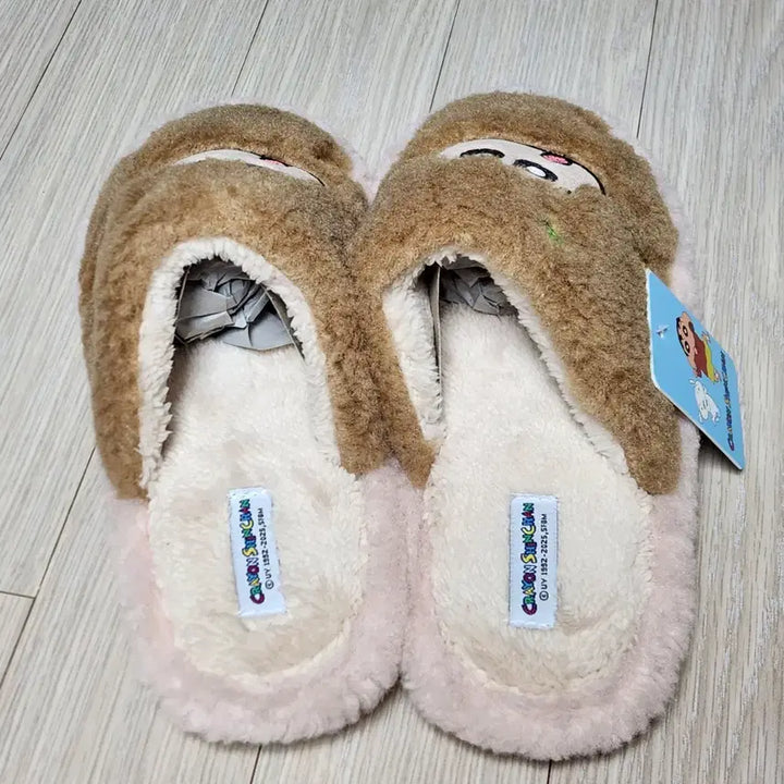 [SOLD OUT] 짱구 캐릭터 털 슬리퍼 250~255mm