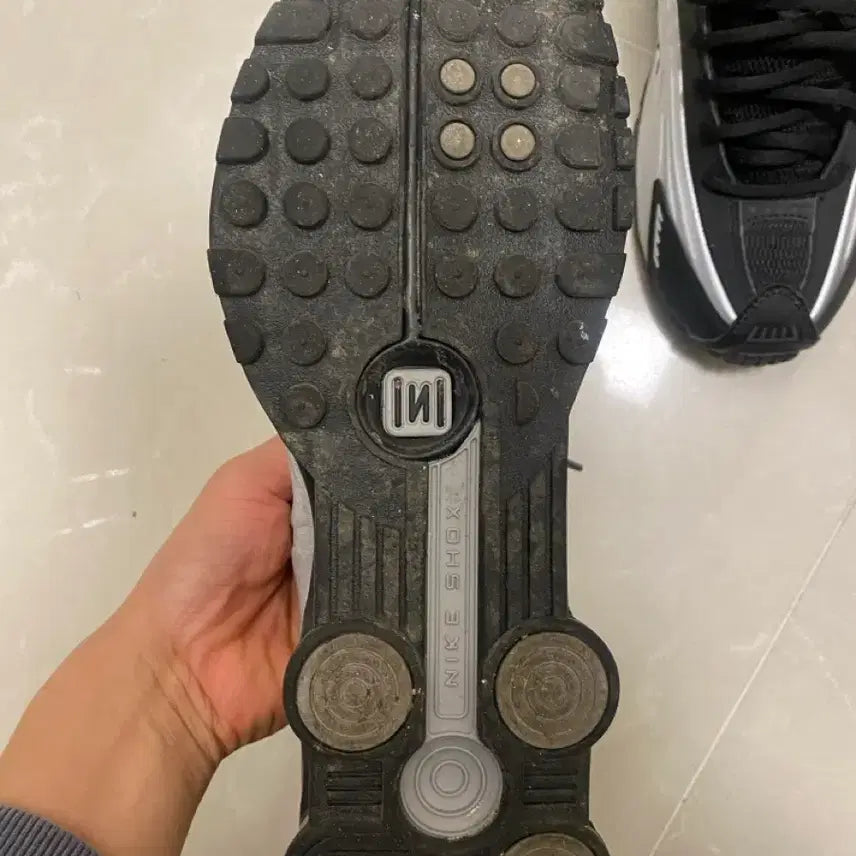 [BUNJANG] Nike Shox Black/Silver R4 280 Size / 나이키 샥스 블랙/실버 r4 280사이즈