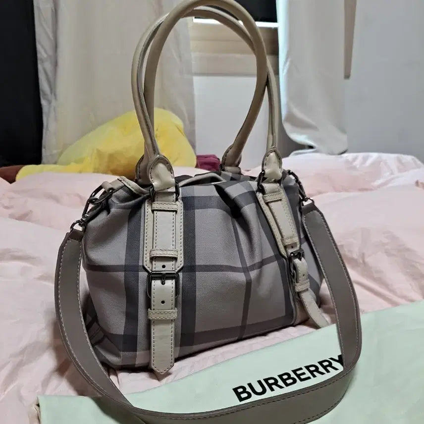 [BUNJANG] Burberry Nova Check Leather Shoulder Bag (M Size) / 버버리 그레이 노바체크 가죽숄더백 M사이즈