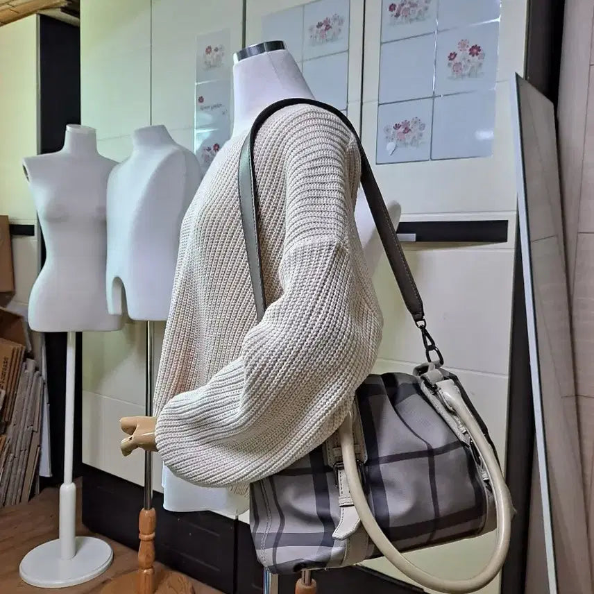 [BUNJANG] Burberry Nova Check Leather Shoulder Bag (M Size) / 버버리 그레이 노바체크 가죽숄더백 M사이즈