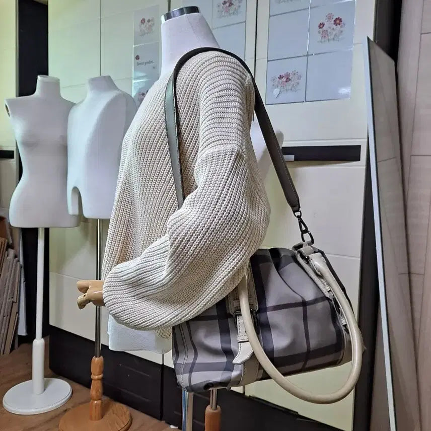 [BUNJANG] Burberry Nova Check Leather Shoulder Bag (M Size) / 버버리 그레이 노바체크 가죽숄더백 M사이즈