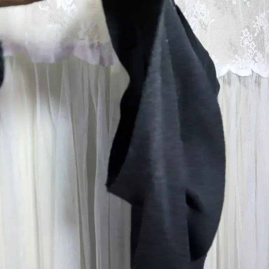 [BUNJANG] RENEEVON Black Floral Button Short Sleeve Cardigan / 레니본 RENEEVON 블랙 꽃단추 반팔 모 가디건