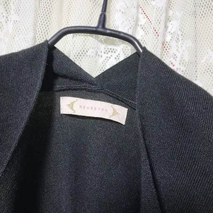 [BUNJANG] RENEEVON Black Floral Button Short Sleeve Cardigan / 레니본 RENEEVON 블랙 꽃단추 반팔 모 가디건