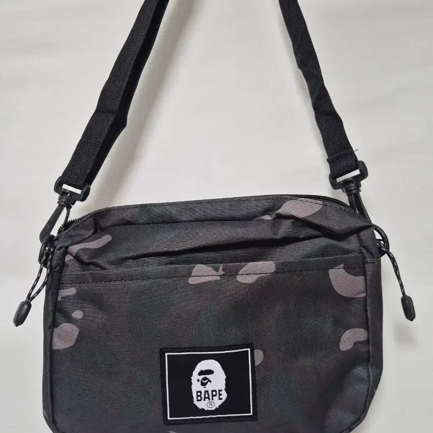 [BUNJANG] BAPE Detachable Pouch Bag / 베이프 파우치 탈부착 새가방