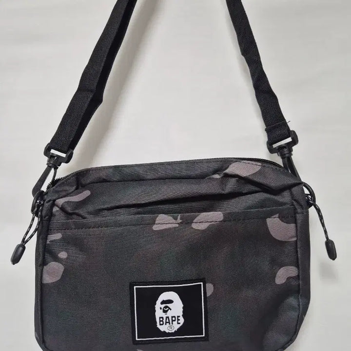 [BUNJANG] BAPE Detachable Pouch Bag / 베이프 파우치 탈부착 새가방