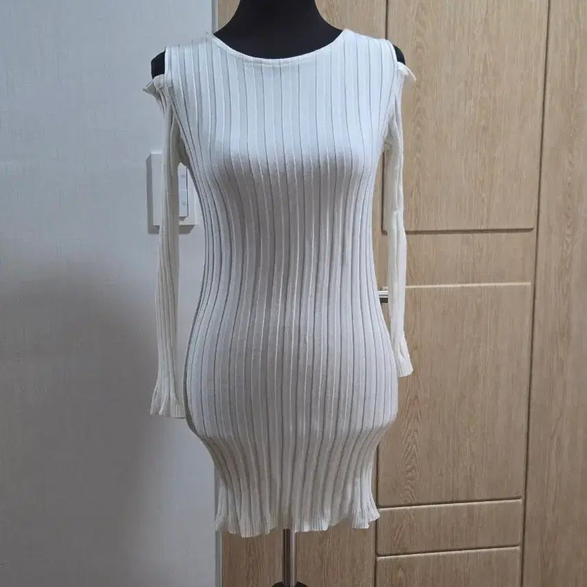 [BUNJANG] Shoulder Slit Mini Dress White / 새상품 어깨 트임  골지 . 미니 원피스  화이트색