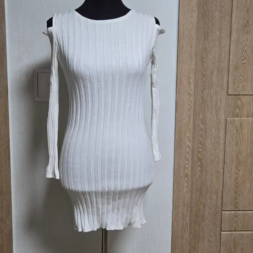 [BUNJANG] Shoulder Slit Mini Dress White / 새상품 어깨 트임  골지 . 미니 원피스  화이트색