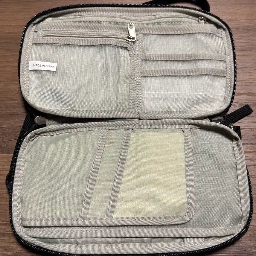 [BUNJANG] Dr. Martens Mini Crossbody Hip Bag / 닥터마틴 블랙 미니 크로스백 힙쌕