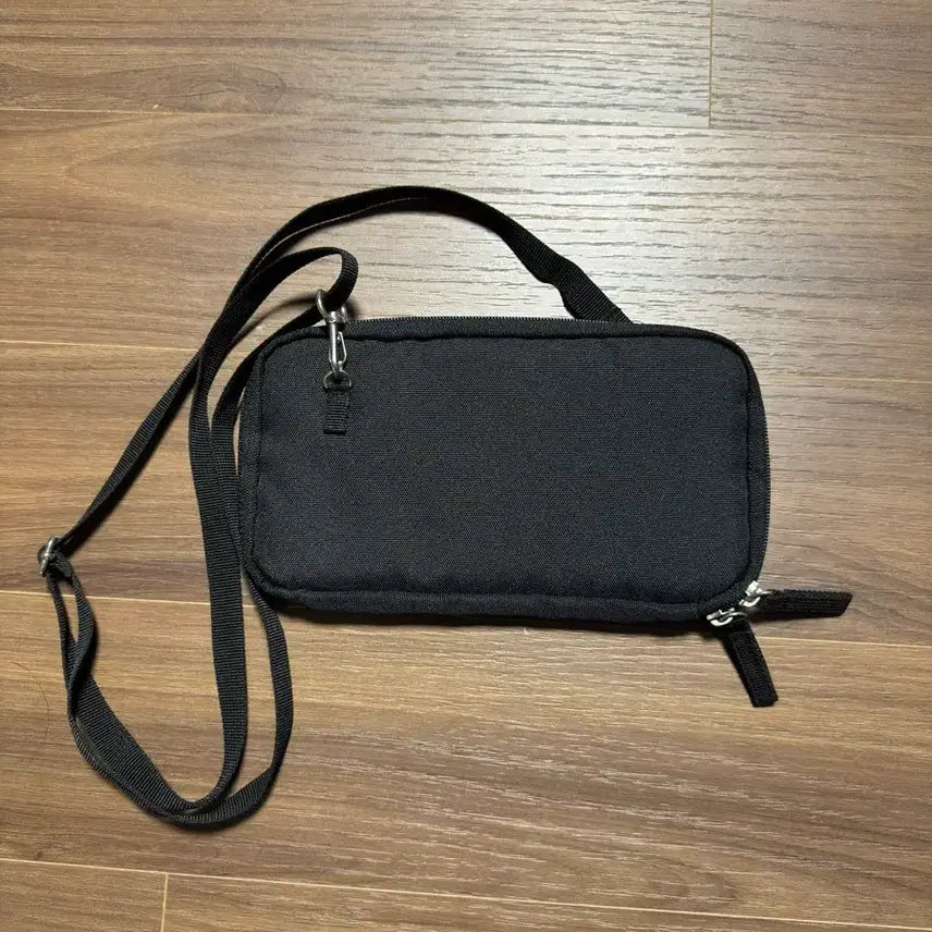 [BUNJANG] Dr. Martens Mini Crossbody Hip Bag / 닥터마틴 블랙 미니 크로스백 힙쌕