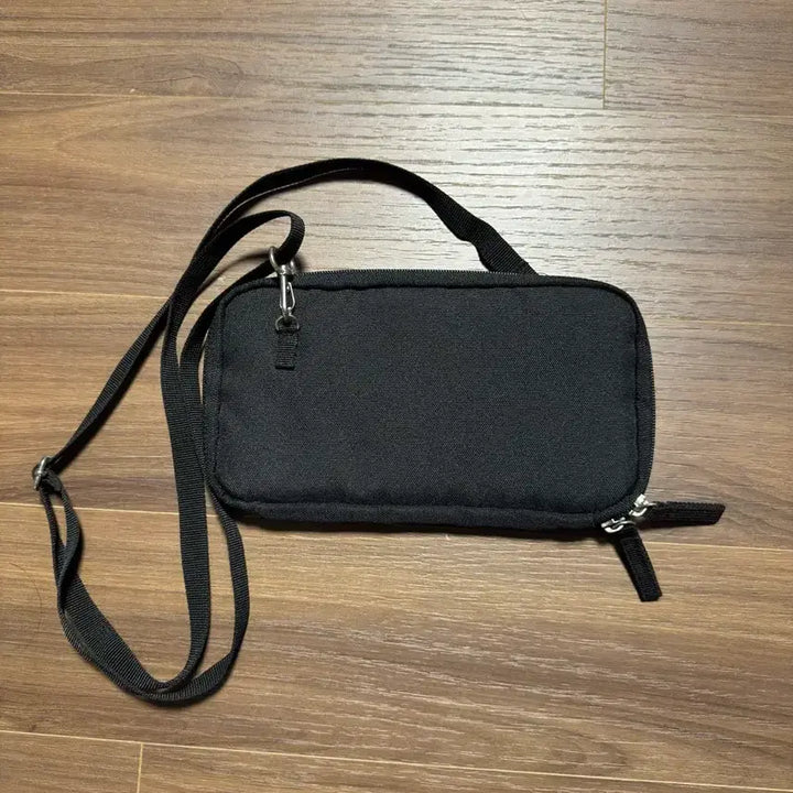 [BUNJANG] Dr. Martens Mini Crossbody Hip Bag / 닥터마틴 블랙 미니 크로스백 힙쌕