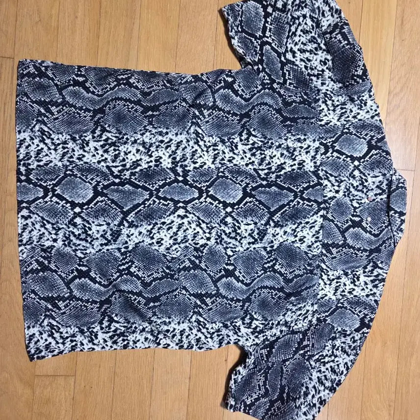 [SOLD OUT] 앤더슨벨 뮤어 파이톤 뱀피 셔츠 L