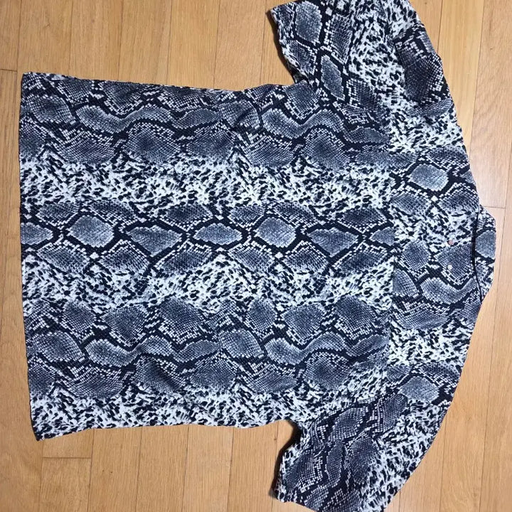 [SOLD OUT] 앤더슨벨 뮤어 파이톤 뱀피 셔츠 L