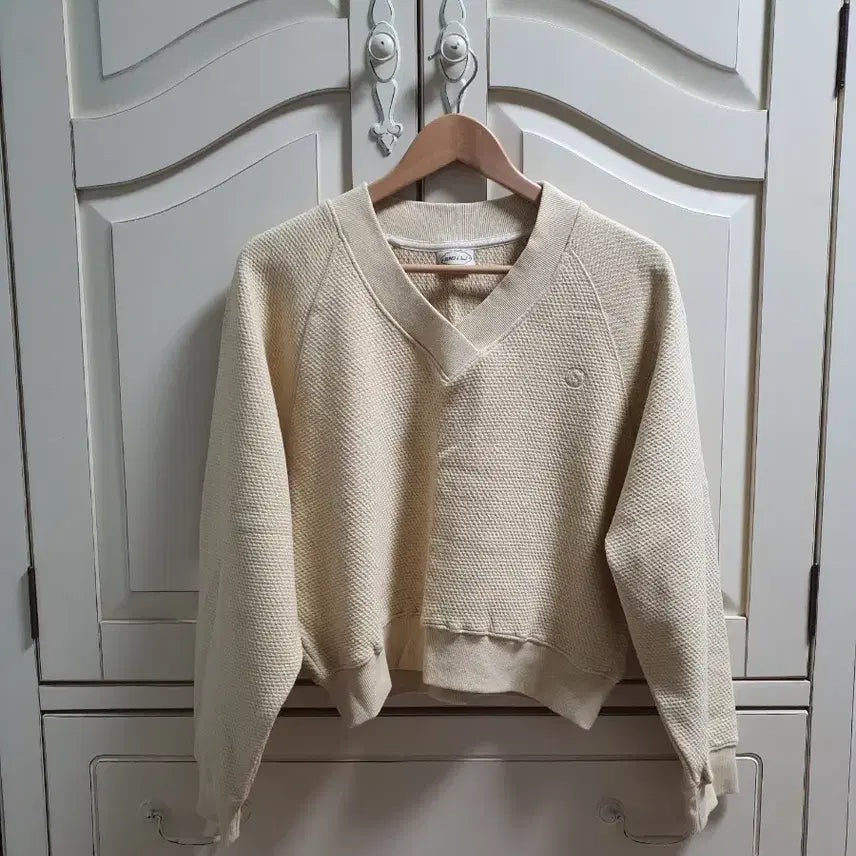[BUNJANG] Sonode Seoul V-Neck Sweatshirt (Yellow) / "소노드서울" 브이넥 맨투맨 (옐로우)