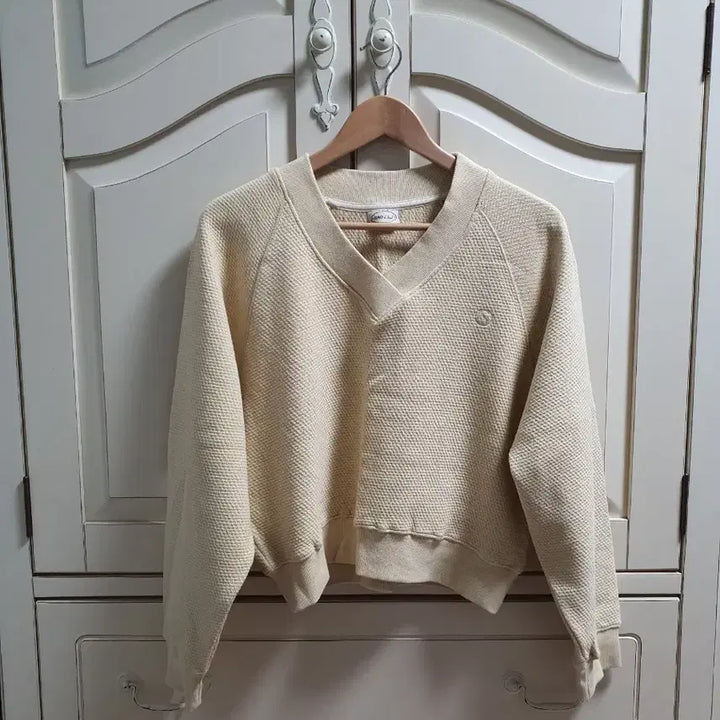 [BUNJANG] Sonode Seoul V-Neck Sweatshirt (Yellow) / "소노드서울" 브이넥 맨투맨 (옐로우)