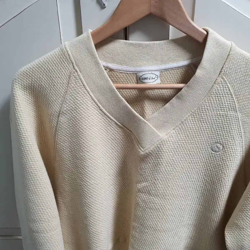 [BUNJANG] Sonode Seoul V-Neck Sweatshirt (Yellow) / "소노드서울" 브이넥 맨투맨 (옐로우)