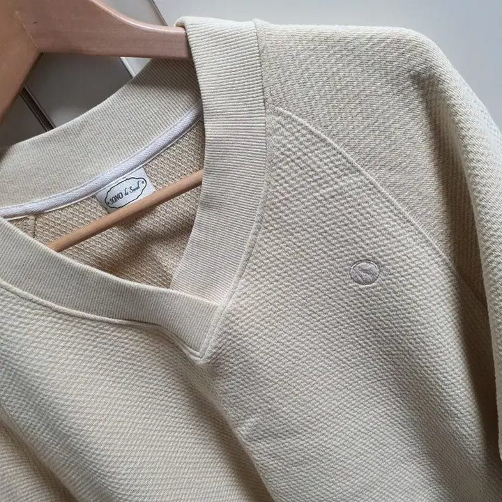 [BUNJANG] Sonode Seoul V-Neck Sweatshirt (Yellow) / "소노드서울" 브이넥 맨투맨 (옐로우)