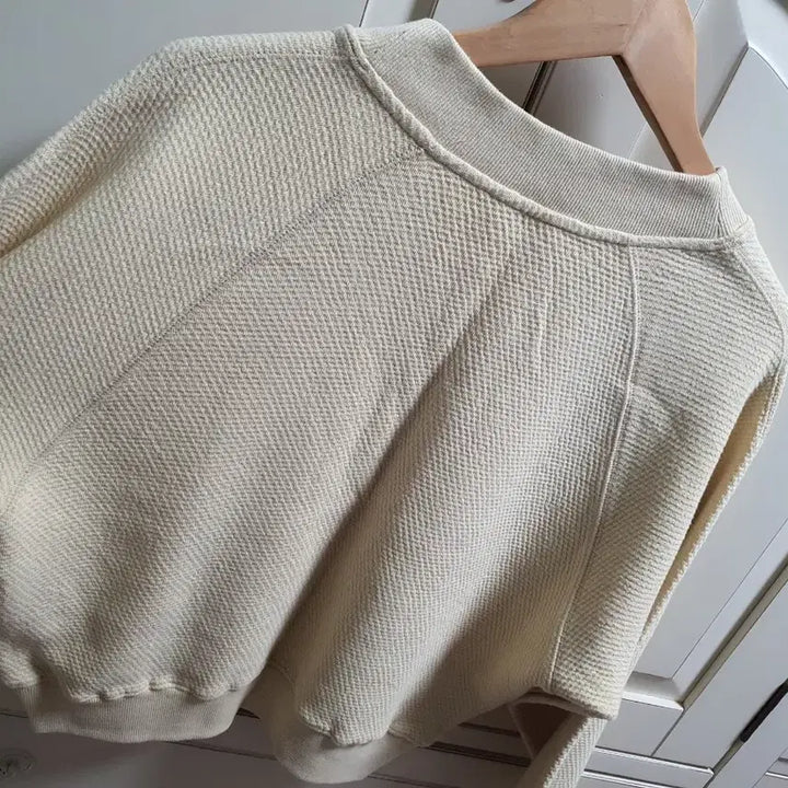 [BUNJANG] Sonode Seoul V-Neck Sweatshirt (Yellow) / "소노드서울" 브이넥 맨투맨 (옐로우)