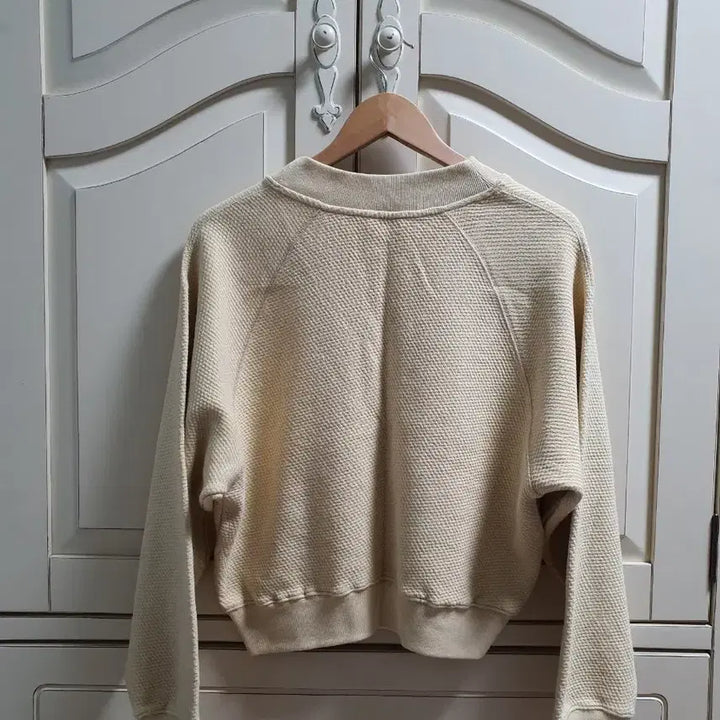 [BUNJANG] Sonode Seoul V-Neck Sweatshirt (Yellow) / "소노드서울" 브이넥 맨투맨 (옐로우)