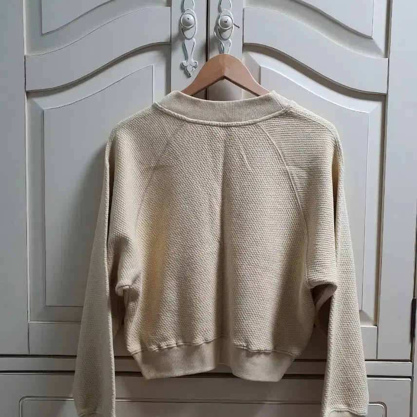 [BUNJANG] Sonode Seoul V-Neck Sweatshirt (Yellow) / "소노드서울" 브이넥 맨투맨 (옐로우)