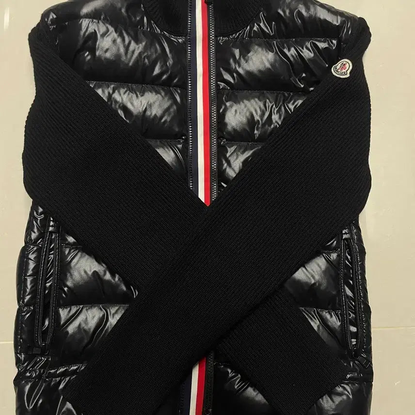 [BUNJANG] Moncler Knit Padded Jacket / 몽클레어 유광삼선 라이트닝 니트패딩 M 급처