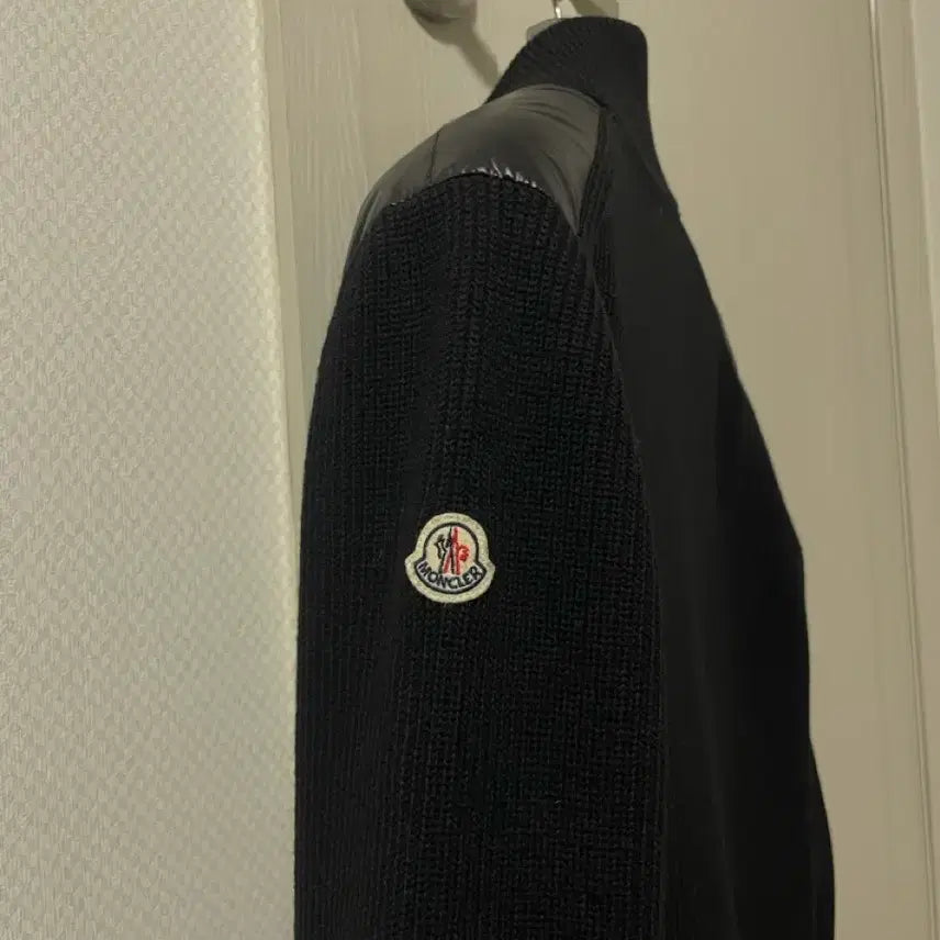 [BUNJANG] Moncler Knit Padded Jacket / 몽클레어 유광삼선 라이트닝 니트패딩 M 급처