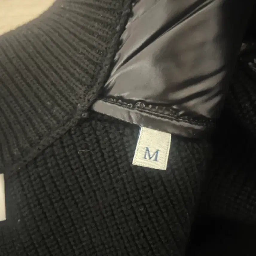 [BUNJANG] Moncler Knit Padded Jacket / 몽클레어 유광삼선 라이트닝 니트패딩 M 급처