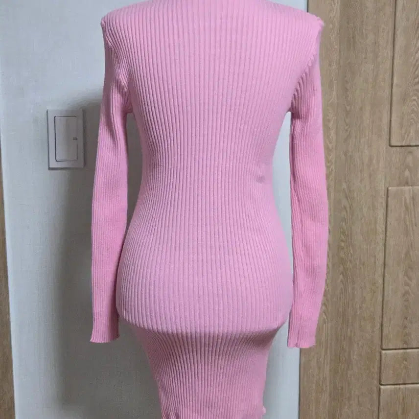 [BUNJANG] Pink V-Neck Ribbed Knit Mini Dress / 핑크 브이넥 골지 니트 미니 원피스. 새상품