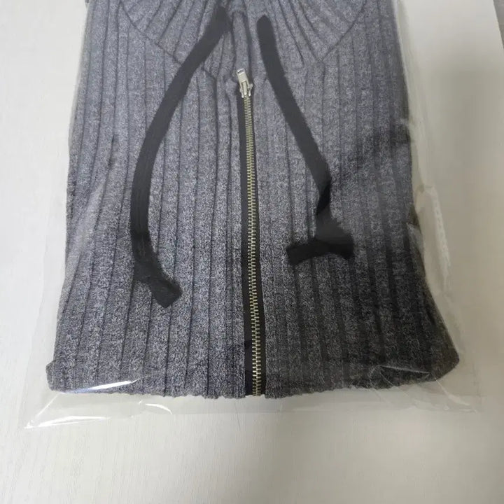 [SOLD OUT] 차콜 색 후드 집업 가디건 넓은 골지 소재. 새상품
