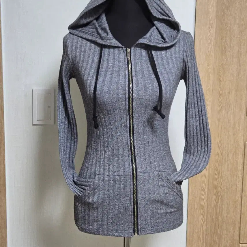 [SOLD OUT] 차콜 색 후드 집업 가디건 넓은 골지 소재. 새상품