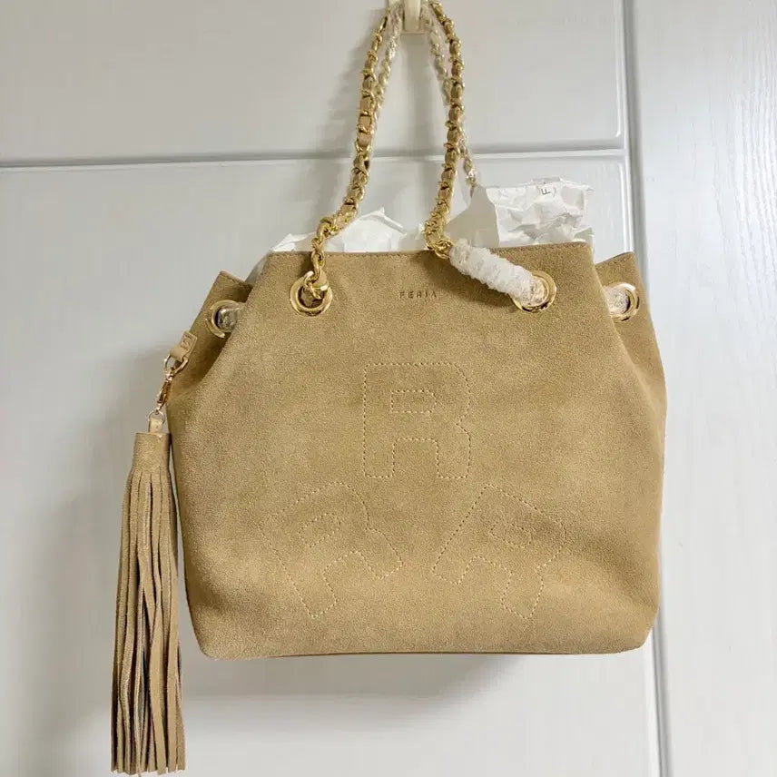 [BUNJANG] FERIA Suede Chain Shoulder Bag / 새상품)FERIA 페리아 스웨이드 체인 숄더백 토트백 태슬 장식 가방
