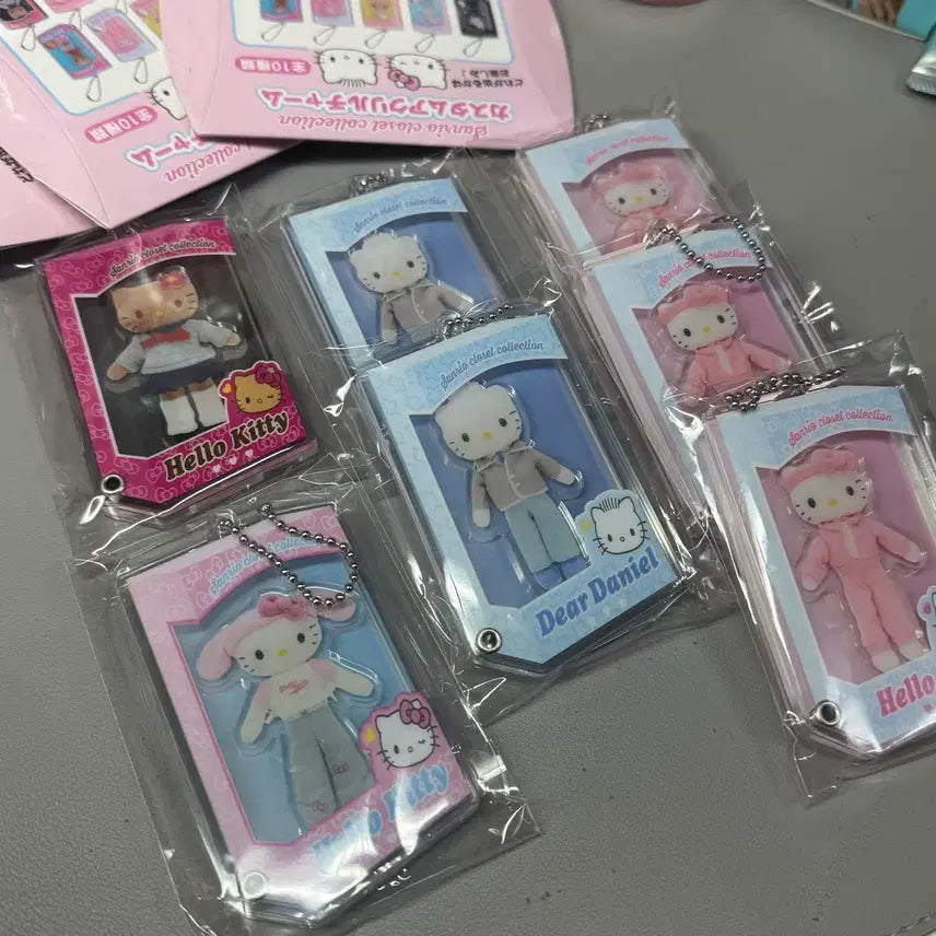 [BUNJANG] Hello Kitty Wardrobe Collection Acrylic Charm Keyring / 헬로키티 옷장 컬렉션 아크릴 참 키링 확정