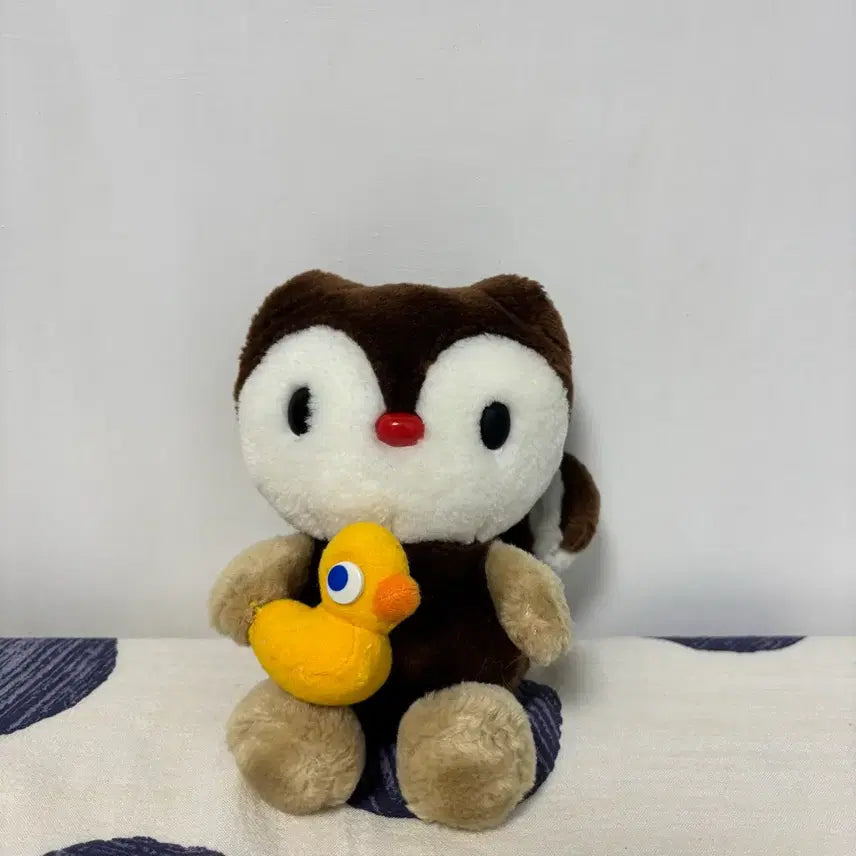 [BUNJANG] Sanrio Raundori Plush Doll Holding Duck / 고전 산리오 오리 들고 있는 란도리 인형
