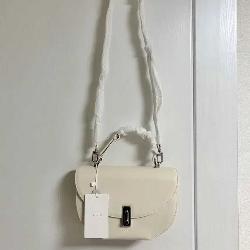 [BUNJANG] FERIA Ivory Saddle Bag / 새상품)FERIA 페리아 아이보리 새들백 숄더백 가방