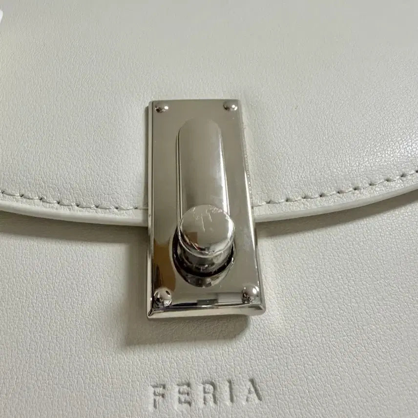 [BUNJANG] FERIA Ivory Saddle Bag / 새상품)FERIA 페리아 아이보리 새들백 숄더백 가방