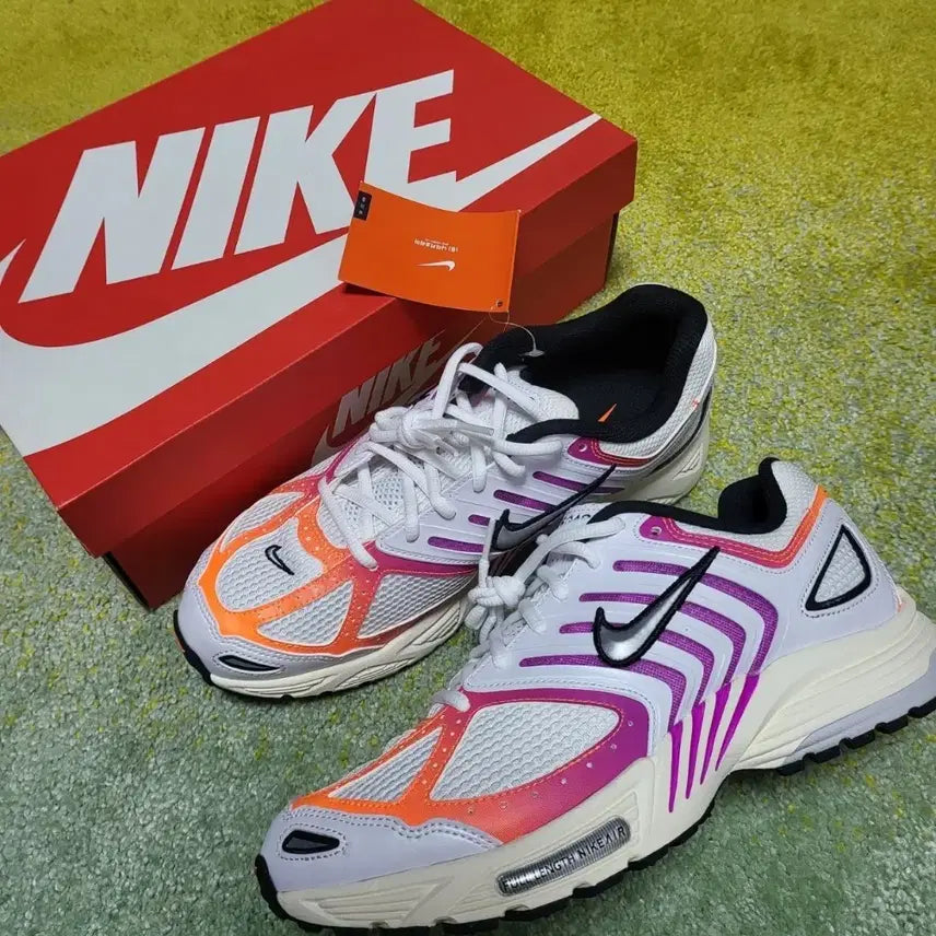 [BUNJANG] Nike Air Pegasus 2K5 White and Black Sneakers / 나이키 에어 페가수스 2K5 화이트 앤 블랙