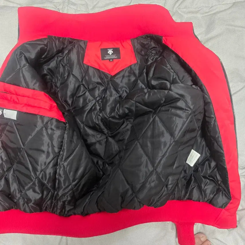 [BUNJANG] Descente Red Black Padded Jacket / 데상트 레드 블랙 패딩 점퍼 야구점퍼