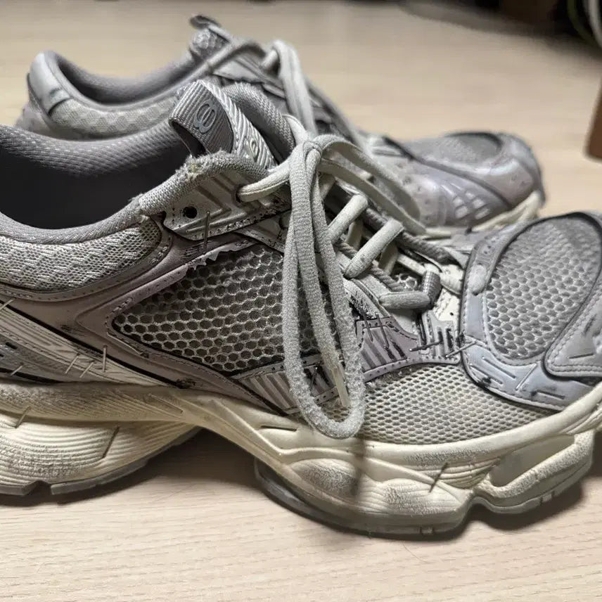 [BUNJANG] Balenciaga Stapler 41 Eggshell / 발렌시아가 스테이플러 41 에그쉘