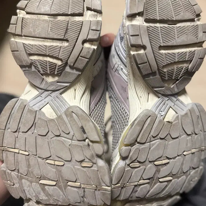 [BUNJANG] Balenciaga Stapler 41 Eggshell / 발렌시아가 스테이플러 41 에그쉘