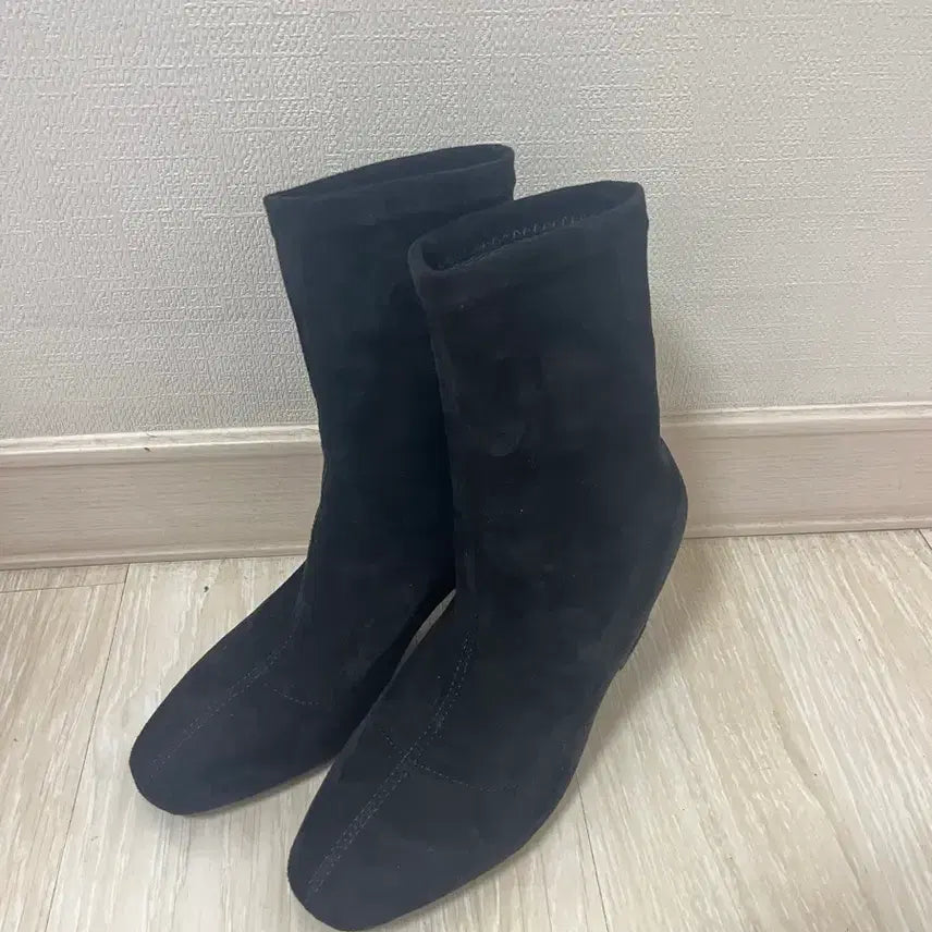 [BUNJANG] ISSUE Suede Ankle Boots / 225)잇슈 사각코 스웨이드 삭스부츠 앵클부츠