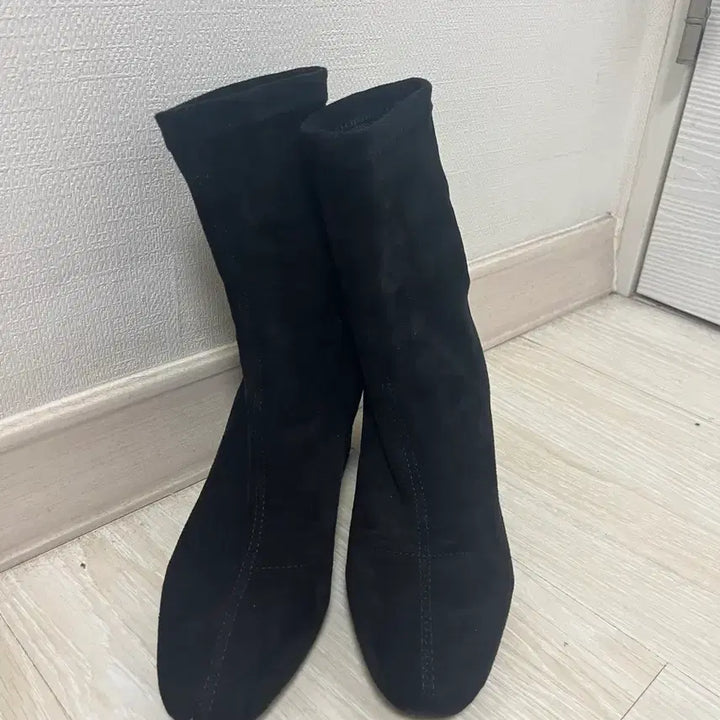 [BUNJANG] ISSUE Suede Ankle Boots / 225)잇슈 사각코 스웨이드 삭스부츠 앵클부츠