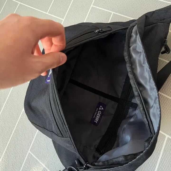 [BUNJANG] Gary Crossbody Bag / 게리 크로스백