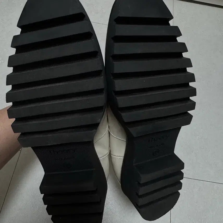 [BUNJANG] Theory Patent Leather Chelsea Boots / 띠어리 페이턴트 레더 첼시 부츠 39 (260)