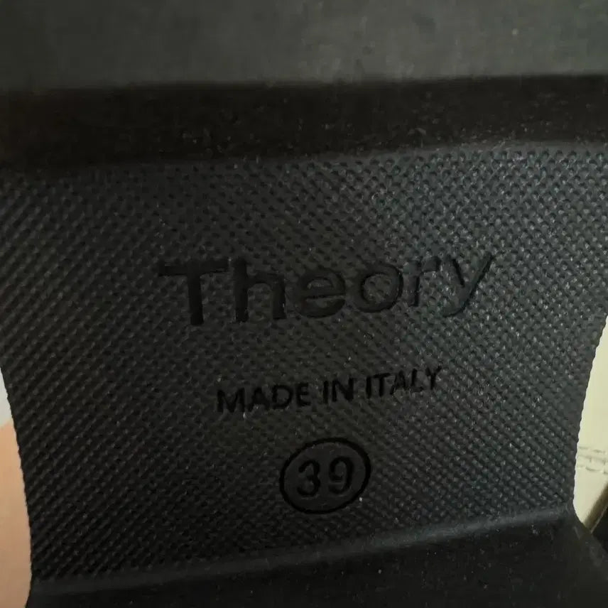 [BUNJANG] Theory Patent Leather Chelsea Boots / 띠어리 페이턴트 레더 첼시 부츠 39 (260)