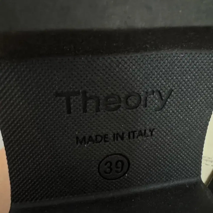 [BUNJANG] Theory Patent Leather Chelsea Boots / 띠어리 페이턴트 레더 첼시 부츠 39 (260)