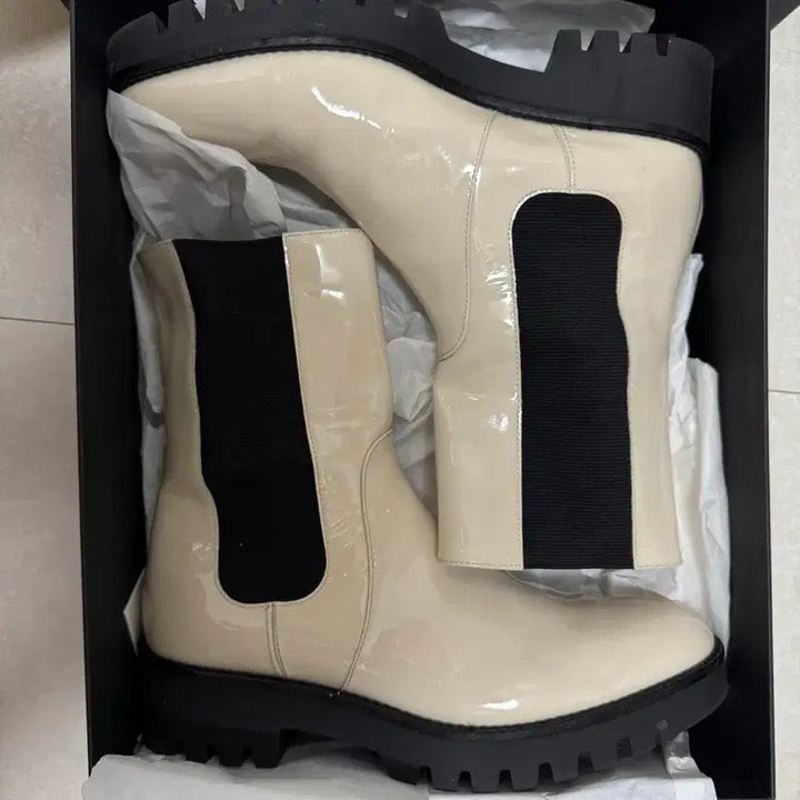 [BUNJANG] Theory Patent Leather Chelsea Boots / 띠어리 페이턴트 레더 첼시 부츠 39 (260)