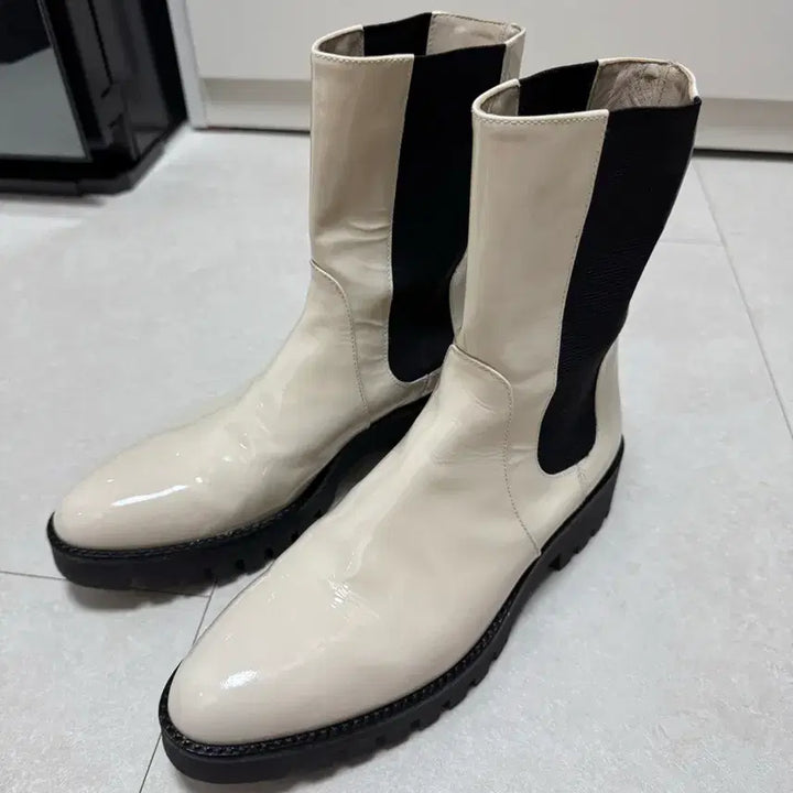 [BUNJANG] Theory Patent Leather Chelsea Boots / 띠어리 페이턴트 레더 첼시 부츠 39 (260)