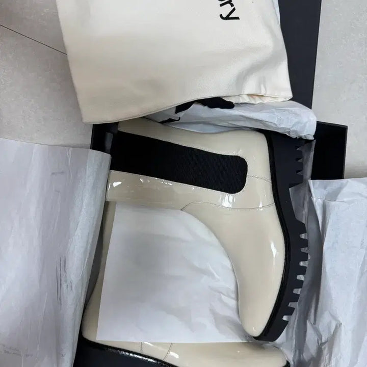 [BUNJANG] Theory Patent Leather Chelsea Boots / (새상품) 띠어리 페이턴트 레더 첼시부츠 37 (240)