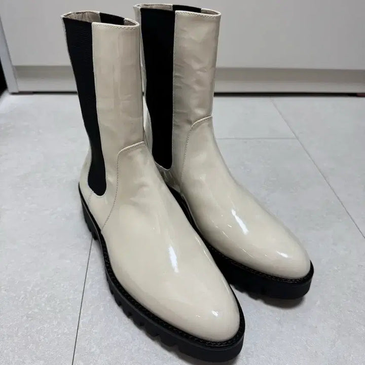 [BUNJANG] Theory Patent Leather Chelsea Boots / (새상품) 띠어리 페이턴트 레더 첼시부츠 37 (240)